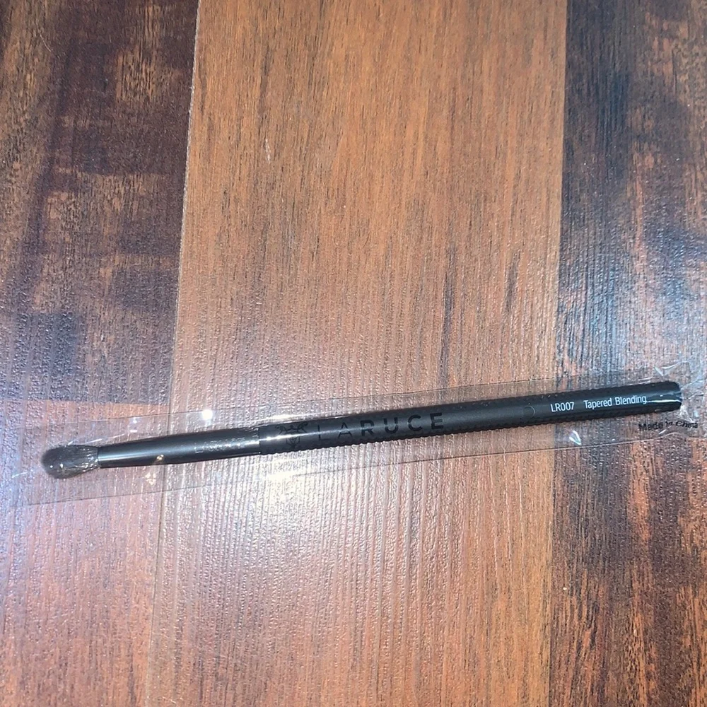 Laruce LR007 Tapered Blending Brush NWT New in Bag Vegan Eye Crease Brush